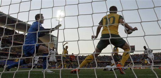 Mundial: FIFA sanciona a australiano Kewell por un partido