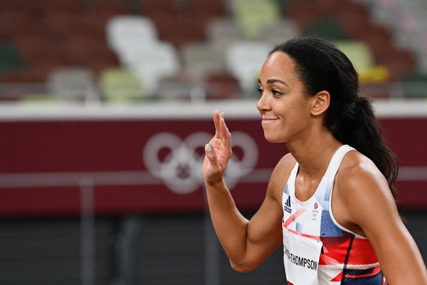 Katarina Johnson-Thompson se lesionó en la competencia de 200 m en Tokio 2020.