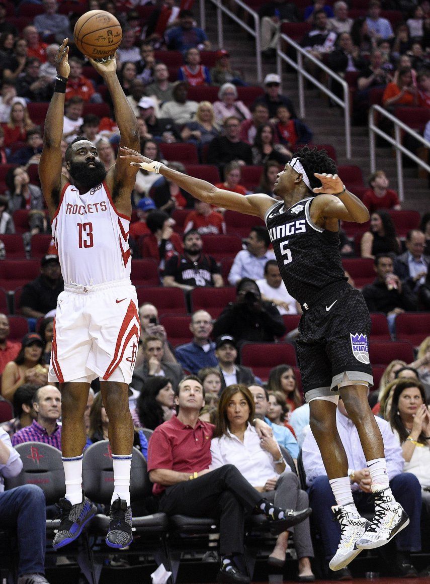 Harden con triple-doble de 50 puntos, Rockets vencen a Kings