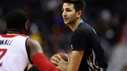 El español Rubio y el dominicano Towns liquidan a los Warriors en la NBA