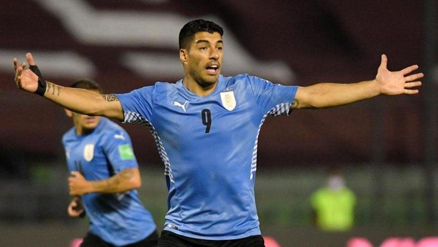 Completa selección uruguaya de futbol para duelo con Perú - Prensa