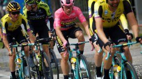 Ackermann gana al esprint y Roglic se mantiene líder en el Giro