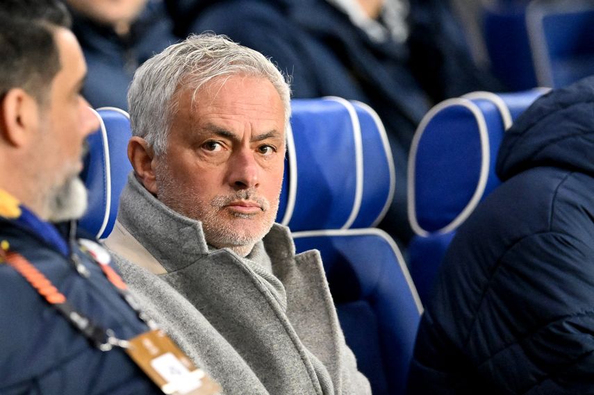 José Mourinho agarra de la nariz a entrenador del Galatasaray