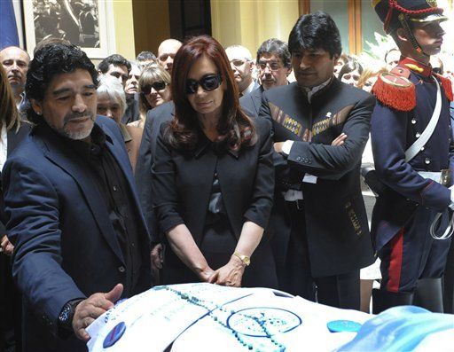 Para Maradona, Néstor Kirchner era como el Che