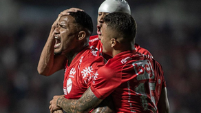 Eric Davis registró una asistencia en victoria del Vila Nova