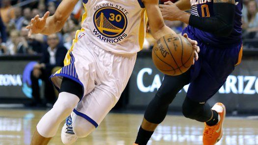 Curry roza el triple doble, Warriors se imponen a Suns