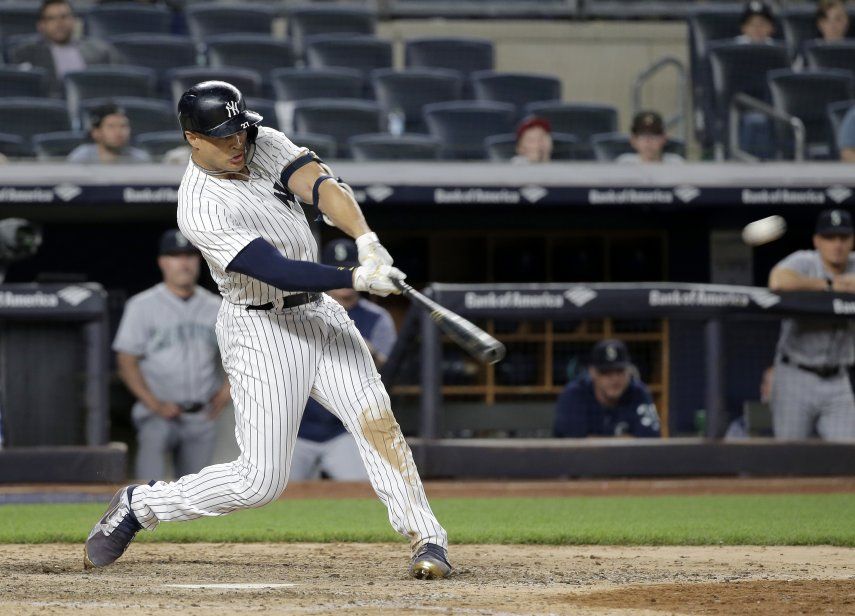 Stanton pega jonrón en la 9na y Yanquis vencen 7-5 a Seattle