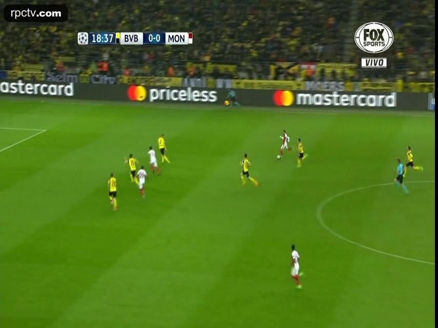 Dortmund cae 3-2 ante Mónaco en emotivo partido tras ataques