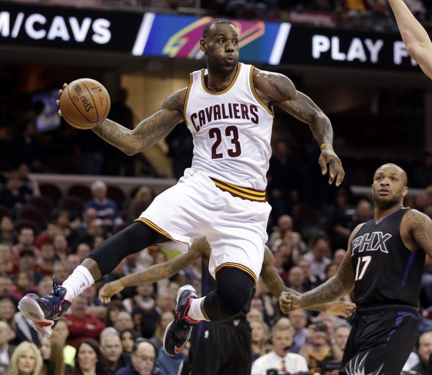 LeBron lidera a los Cavs a triunfo 115-93 ante Suns