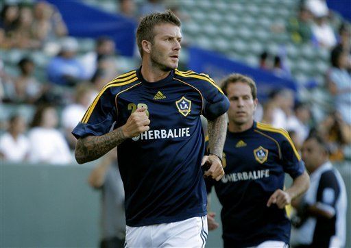 Hinchas no perdonan y abuchean a Beckham a su regreso a casa