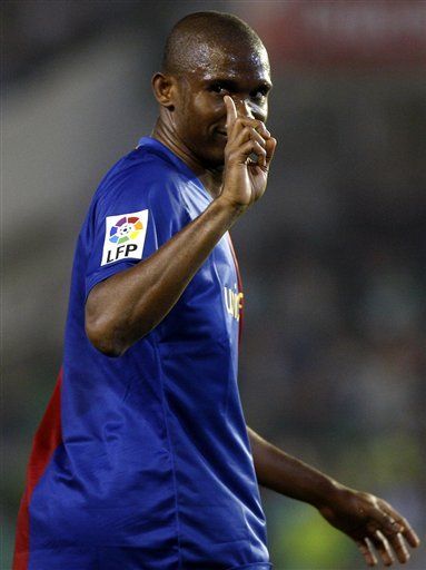 Barcelona ofrece extensión de contrato a Etoo