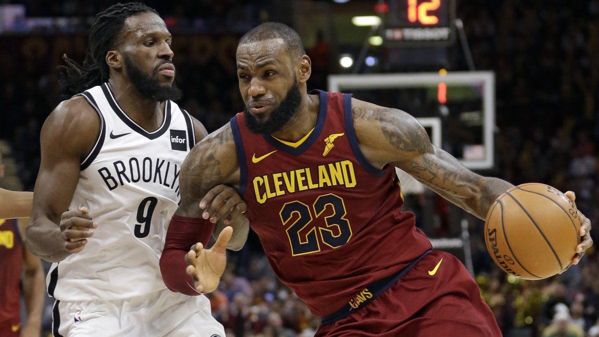 Pese a herida en el rostro, LeBron da triunfo a Cavs