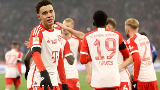 El Bayern Múnich goleó al Hoffenheim para homenajear a Beckenbauer
