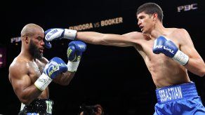 Sebastian Fundora fulmina a Chordale Booker para retener títulos