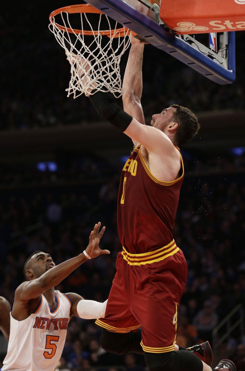Cleveland arrasa a Knicks en vuelta de Smith y Shumpert a NY