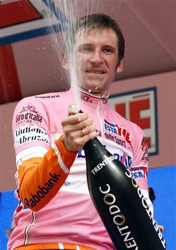 Menchov gana contrarreloj en Giro de Italia y es lí­der general