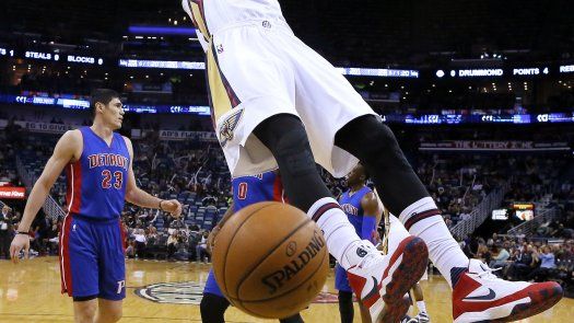 Davis aporta 32 puntos; Pelicans vencen a Pistons