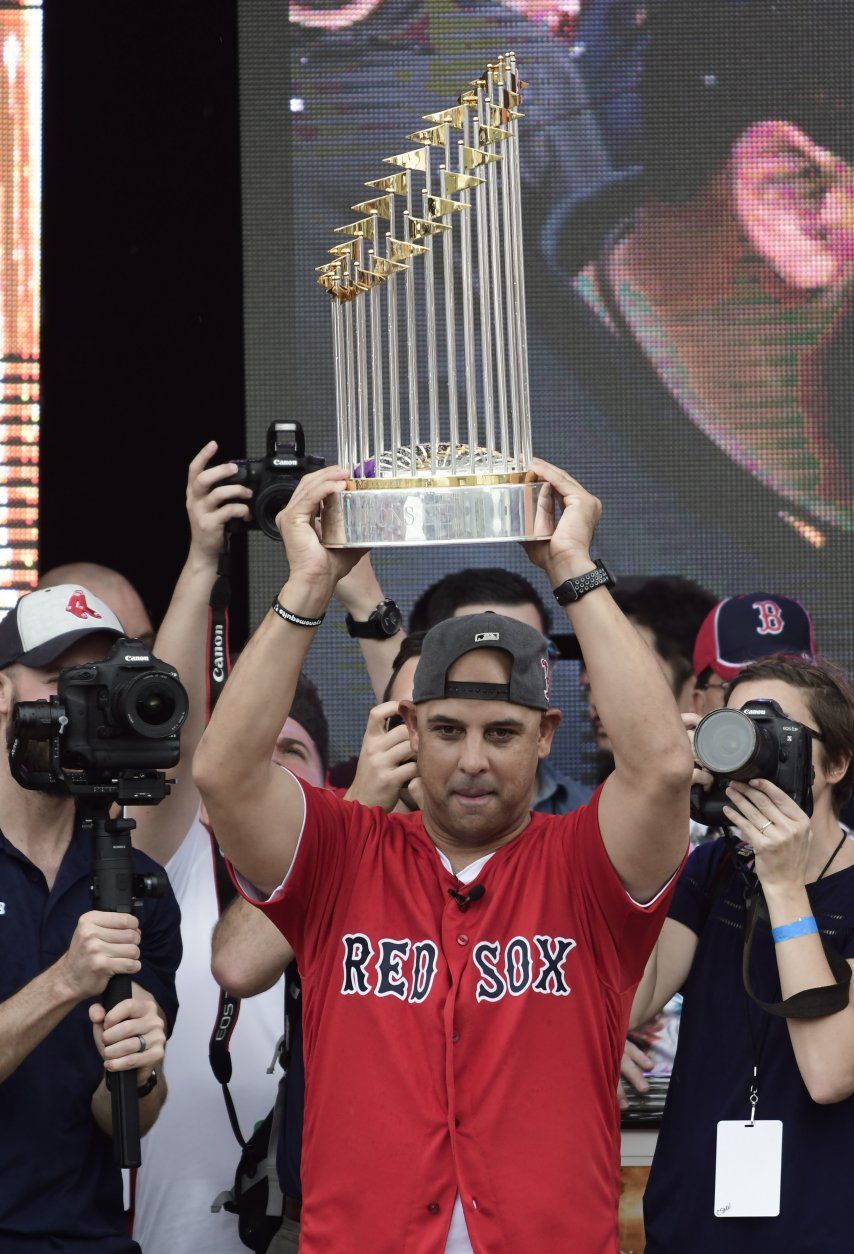 Cora recibe nuevo contrato con Medias Rojas hasta 2021