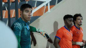 Orlando Mosquera con arco en cero en amistoso con Al Fayha