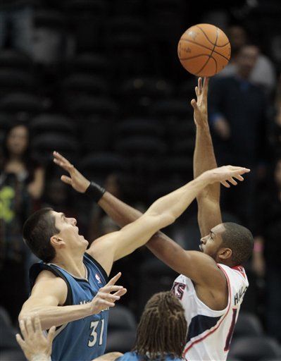 Hawks acaban racha perdedora; Suns logra aluvión de triples