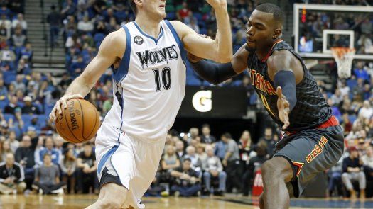 LaVine luce como reemplazo; Wolves vencen a Hawks