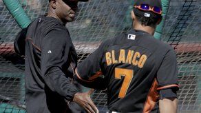 Bonds otra vez con el uniforme de los Gigantes