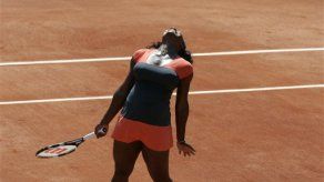 Serena Williams avanza a los cuartos de final en Francia