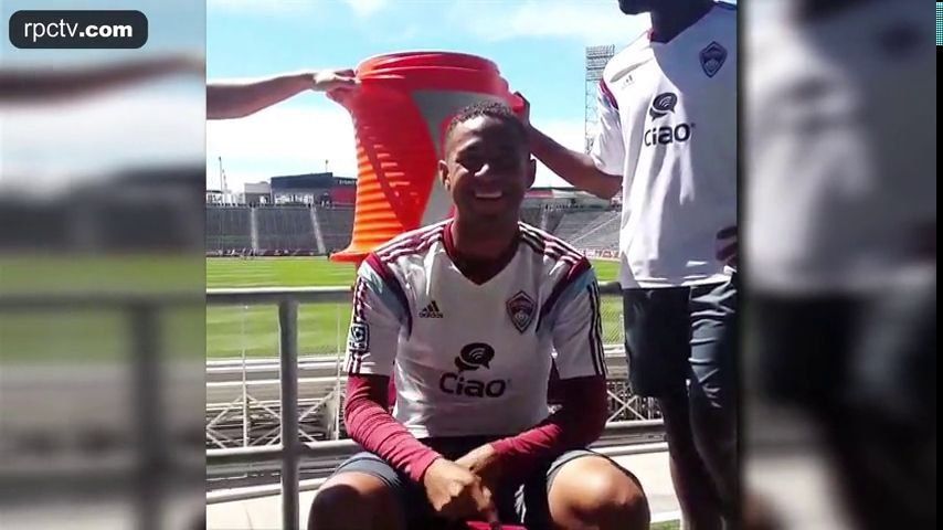 Samudio cumple con el Ice Bucket Challenge, pero antes donó