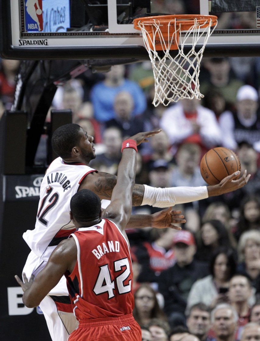 Blazers arrollan a Hawks