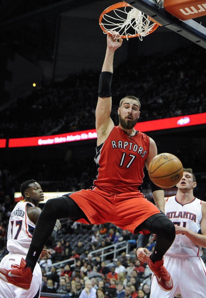Raptors vencen a Hawks en duelo de líderes del Este