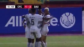 Los Small le dan el triunfo al Árabe Unido en Trinidad y Tobago