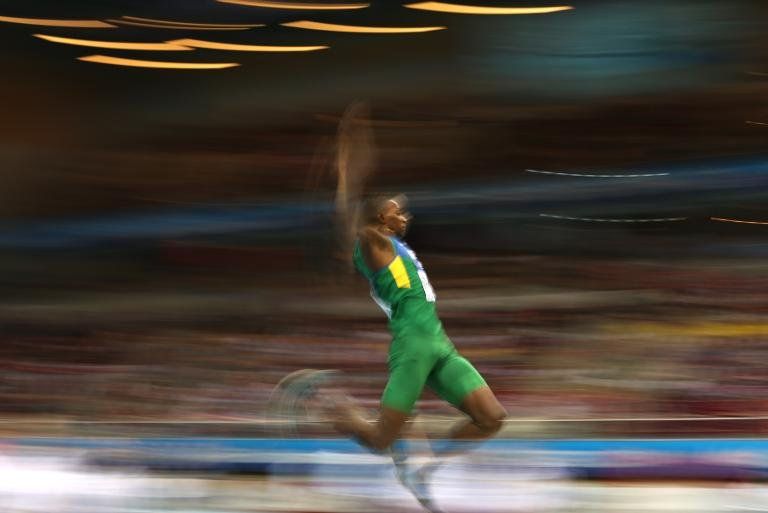 El brasileño Da Silva conserva su título mundial de salto de longitud