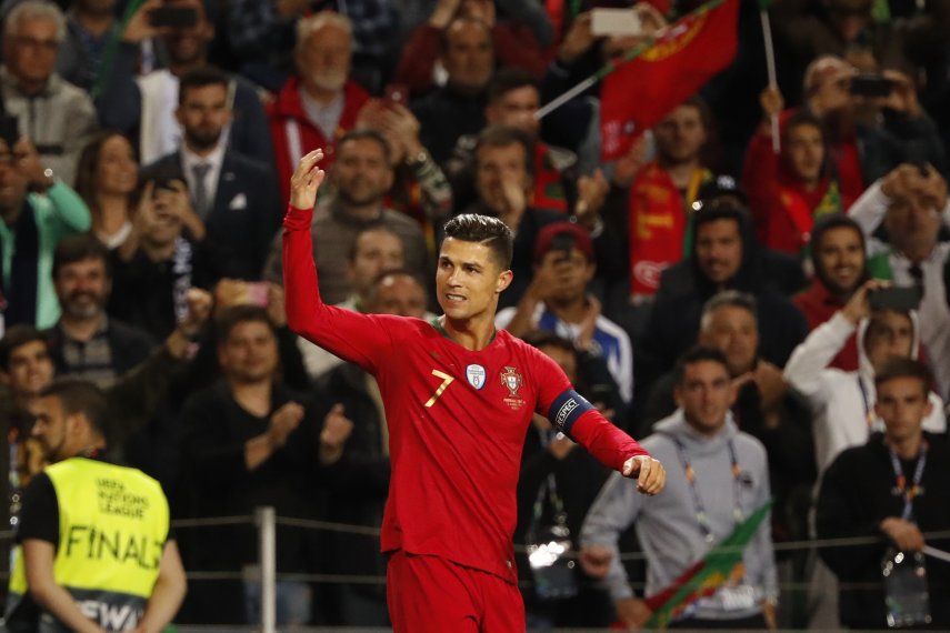 Naciones: Tripleta de Cristiano lleva a Portugal a la final