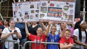 Nueva York celebra a campeonas del mundo con confeti y gritos por mayores salarios