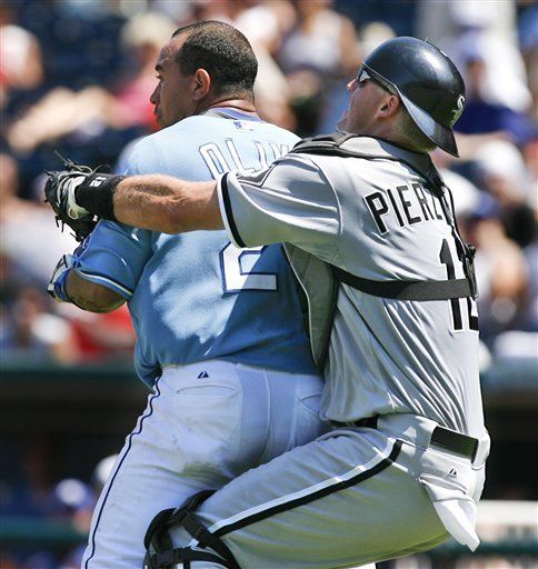 Pelea entre Medias Blancas y Reales; 3 expulsados