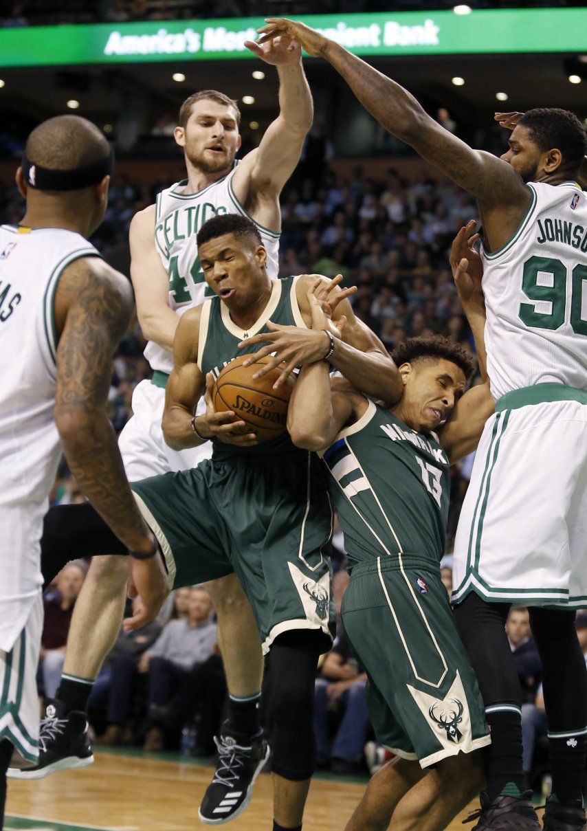 Bucks vencen a Celtics, que pierden el 1er puesto
