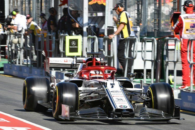 Mercedes domina los primeros ensayos libres de la temporada 2019
