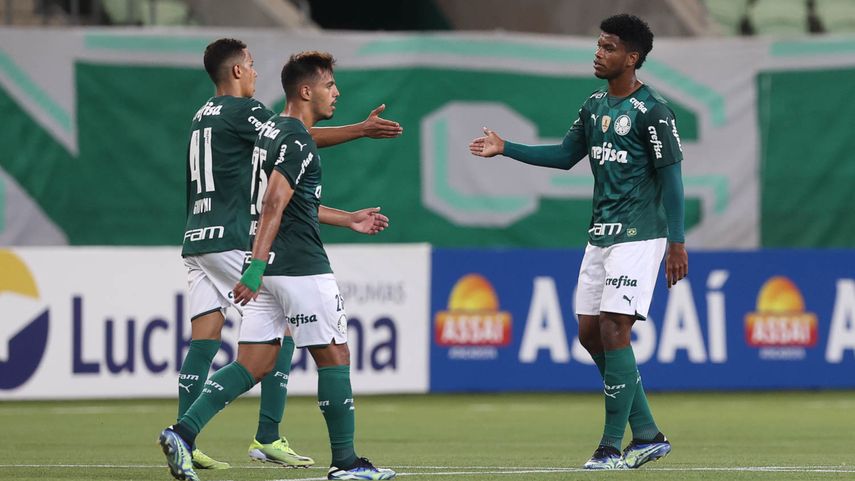 Club Deportivo Del Este da su versión sobre tema Newton Williams