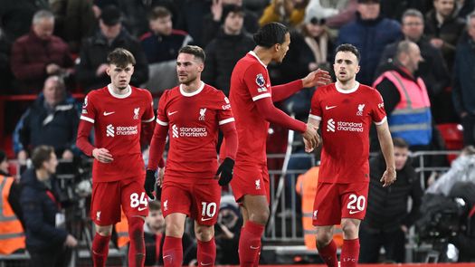 El Liverpool golea al Chelsea para seguir líder
