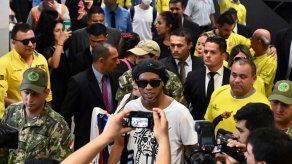 Ronaldinho fue interrogado en Paraguay por usar documento falso