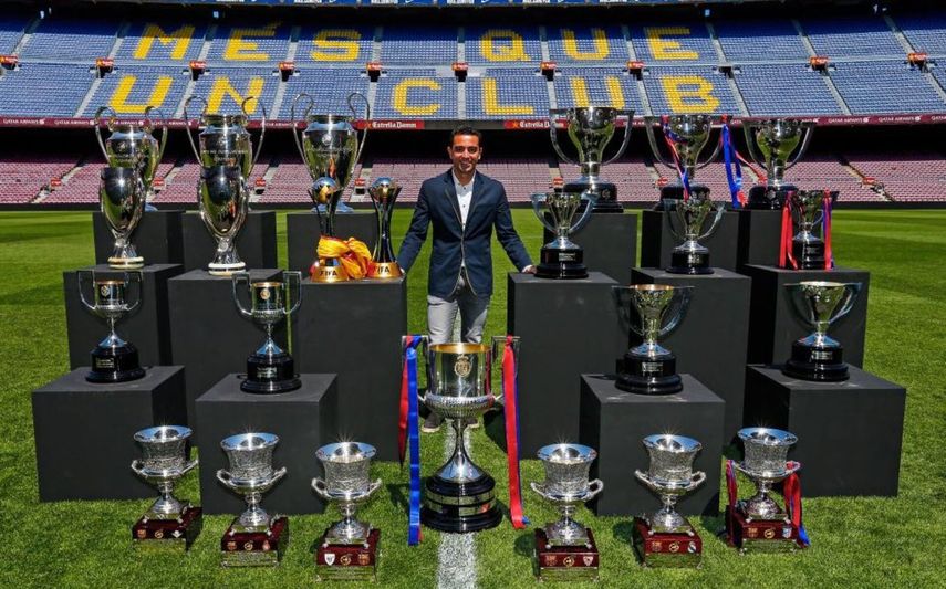 Xavi ya ingresa al césped del Camp Nou para ser presentado oficialmente