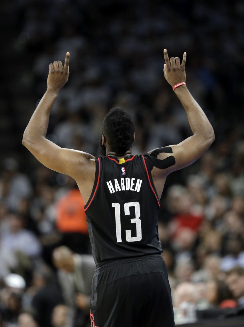 Con 22 triples, Rockets vapulean a Spurs y toman ventaja