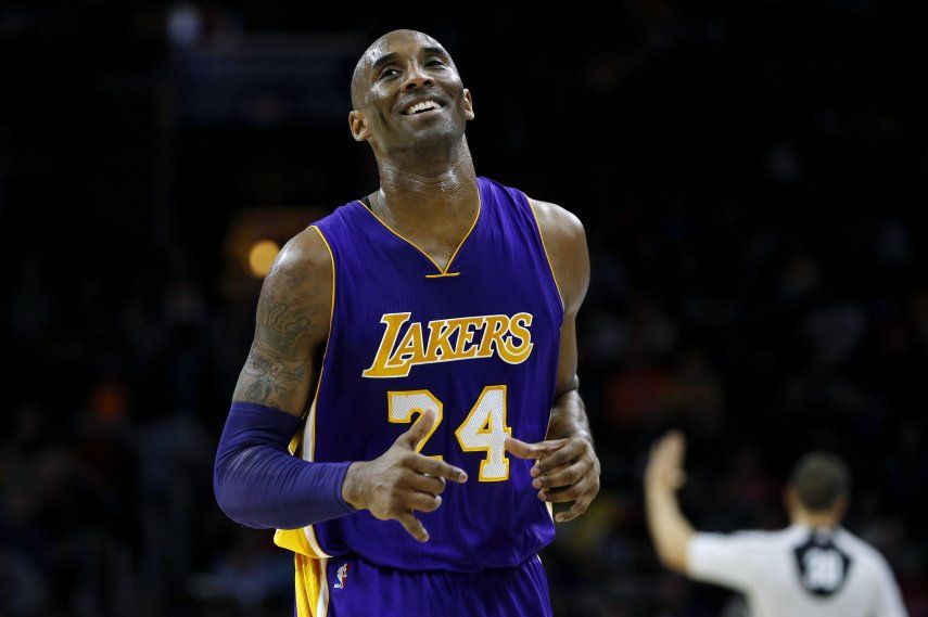 Los 76ers consiguen 1er triunfo a costa de despedida de Kobe
