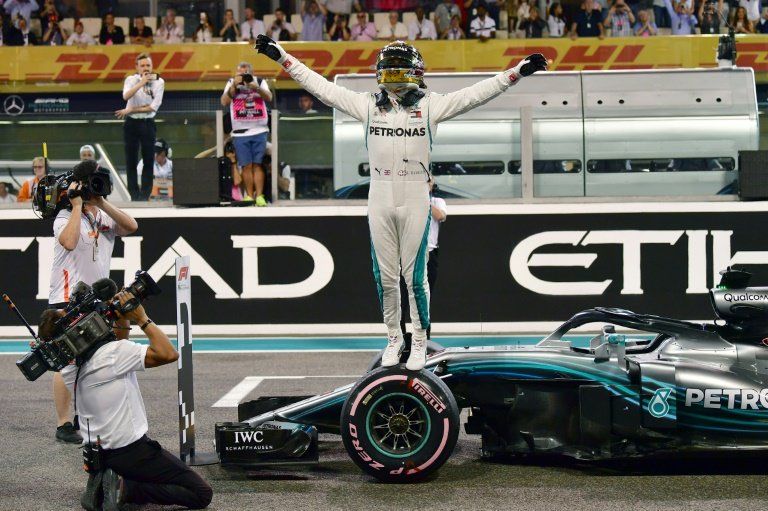 Lewis Hamilton consigue la pole position en GP de Abu Dabi