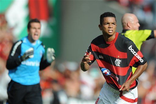Flamengo gana 1er tí­tulo del fútbol brasileño en 17 años
