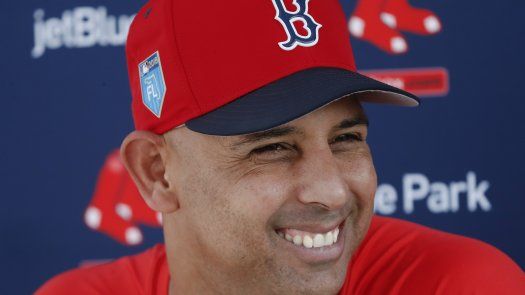 Cora recalca una mejor comunicación con jugadores en Boston