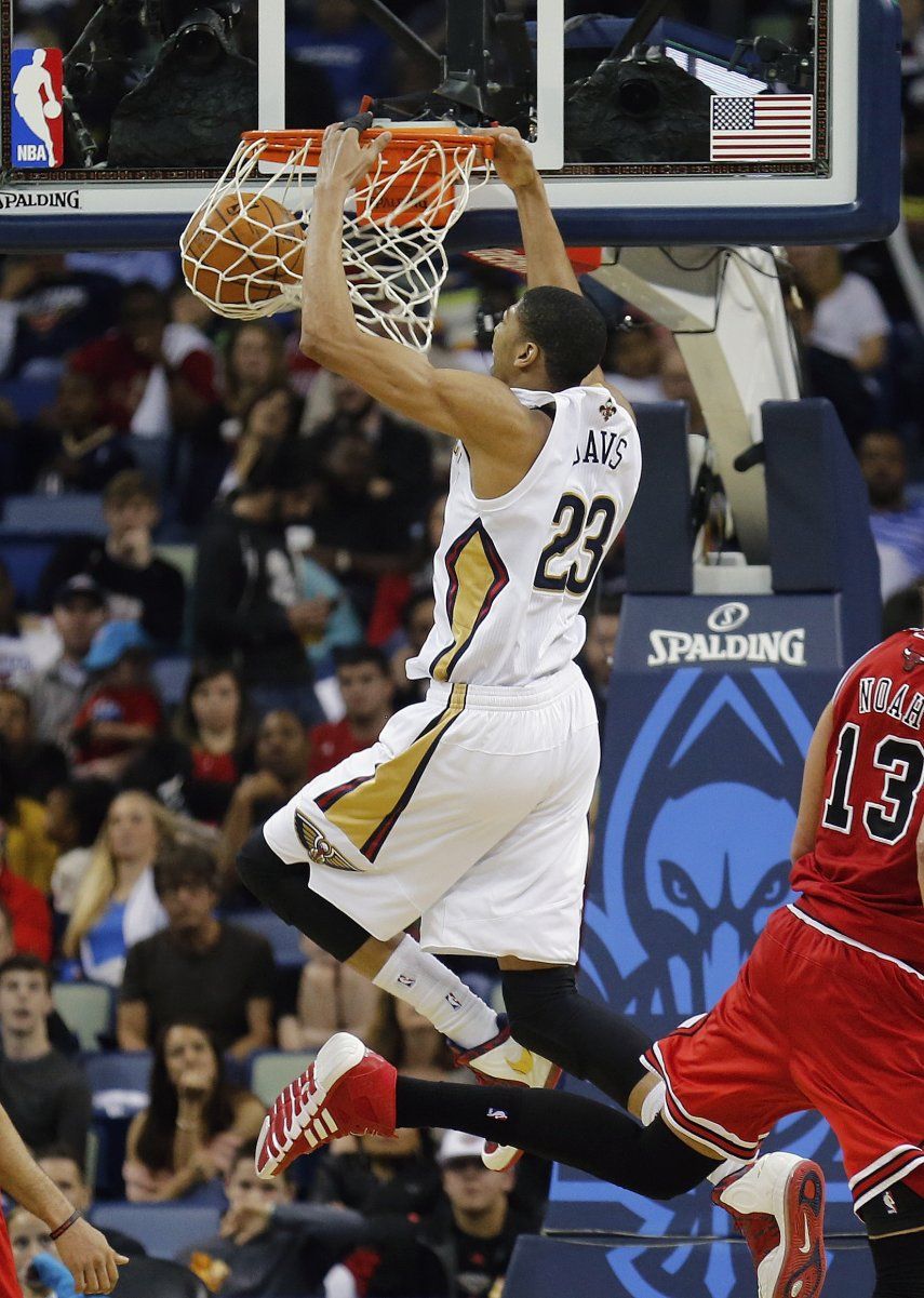 Davis sigue candente y Pelicans ganan