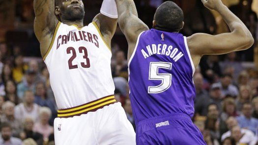 LeBron firma su triple doble 40