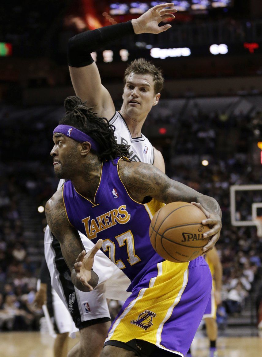 Hill y Lakers vencen a Spurs