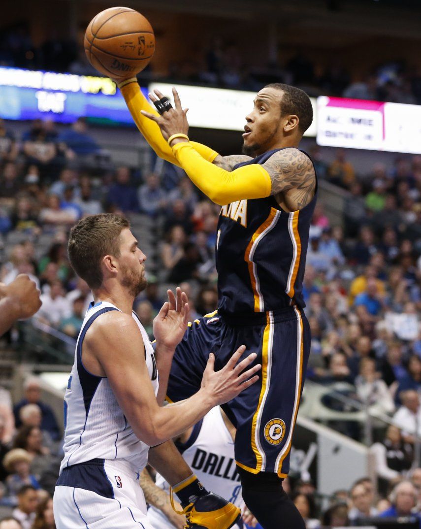 Ellis y Pacers extienden racha perdedora de Mavericks